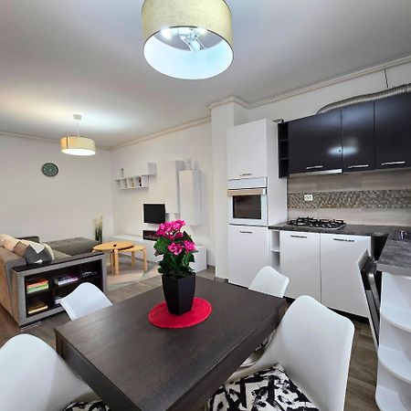 Apartment "Solar 48", Private Parking, One Bedroom Bukarest Eksteriør billede
